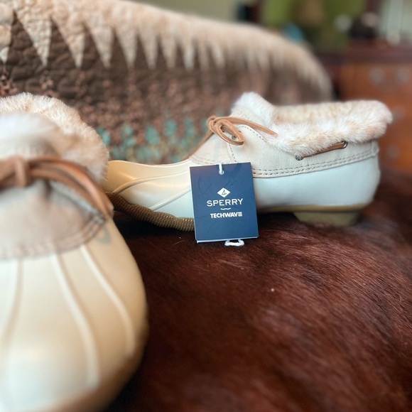 Cream and White All Weather Saltwater 1- Eye Cozy Sperry Boots - Picture 12 of 12